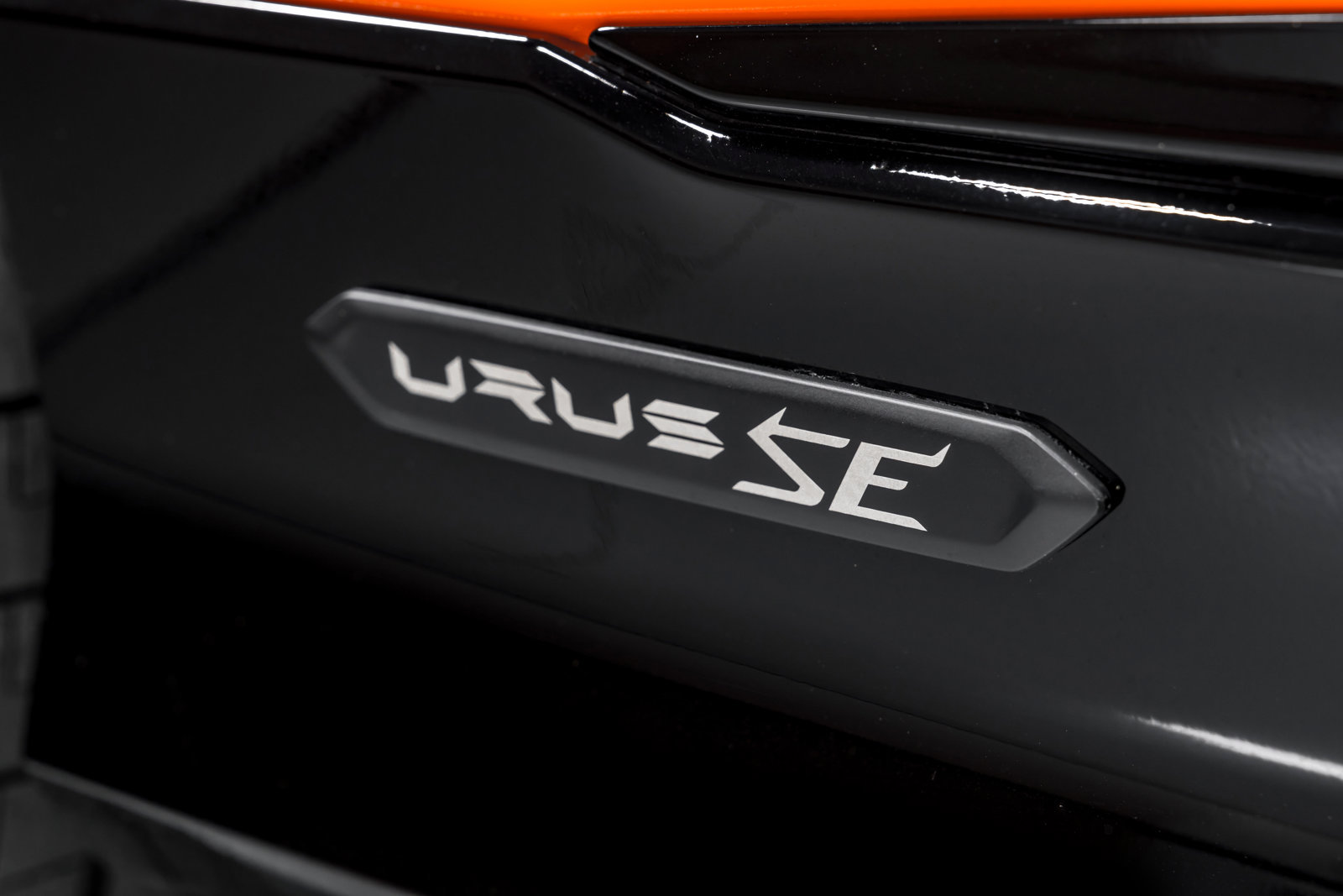Used 2025 Lamborghini Urus SE AWD/4WD image 56