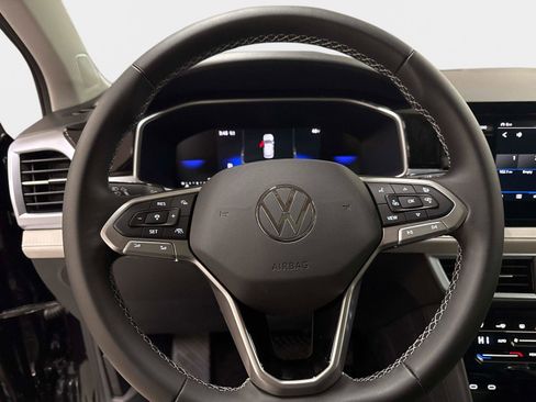 New 2026 Volkswagen Taos SE image 17