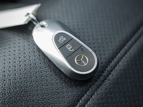 Used 2024 Mercedes-Benz GLC 300 4MATIC image 35