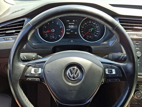 Used 2018 Volkswagen Tiguan SE AWD/4WD image 19