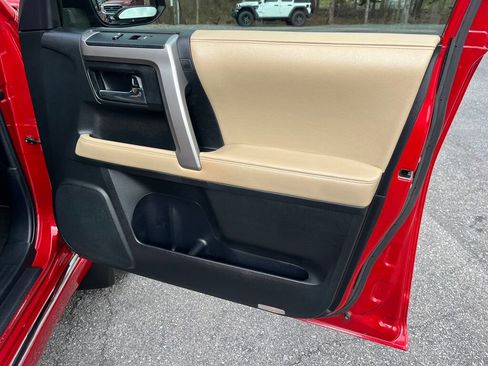 Used 2016 Toyota 4Runner Limited image 34