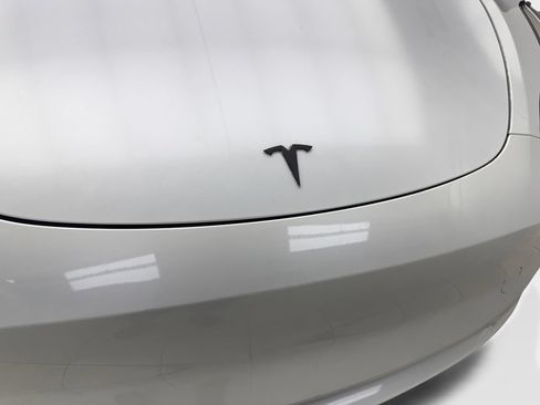 Used 2023 Tesla Model Y Long Range AWD/4WD image 23