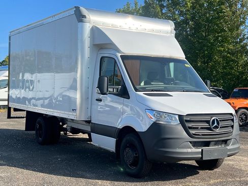 Used 2024 Mercedes-Benz Sprinter 4500 image 12