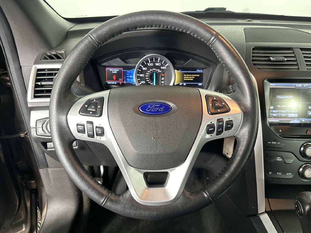 Used 2015 Ford Explorer XLT w/ Equipment Group 202B AWD/4WD image 14
