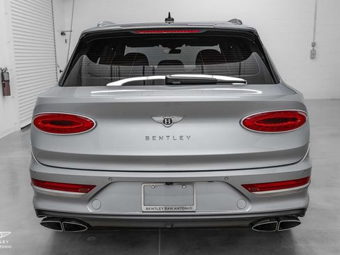 Used 2023 Bentley Bentayga AWD/4WD image 14