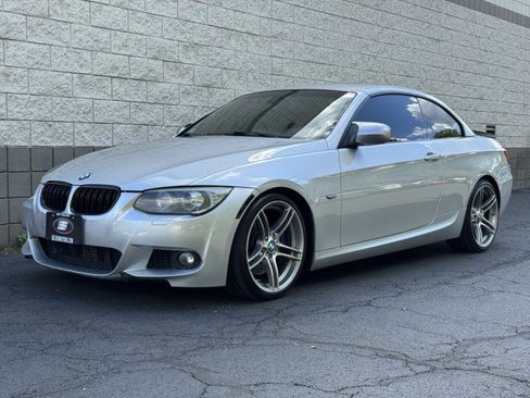 Used 2013 BMW 335is Convertible w/ Premium Pkg RWD image 11