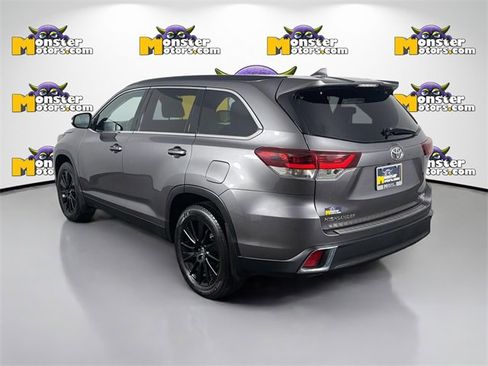 Used 2019 Toyota Highlander XLE image 7