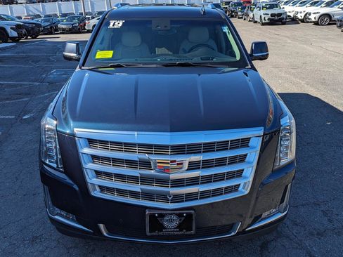 Used 2019 Cadillac Escalade Luxury w/ LPO, Radiant Package AWD/4WD image 3