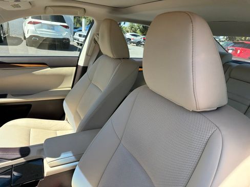 Used 2017 Lexus ES 300h FWD image 9