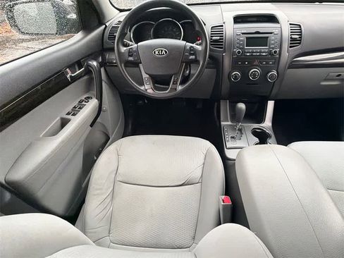 Used 2013 Kia Sorento LX w/ Value Pkg image 19