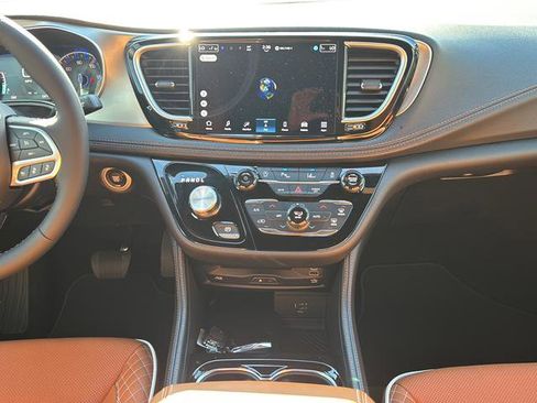 New 2026 Chrysler Pacifica Pinnacle image 24