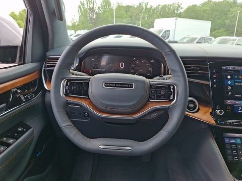 Used 2022 Jeep Grand Wagoneer Series III w/ Flexible Seating Group AWD/4WD image 19