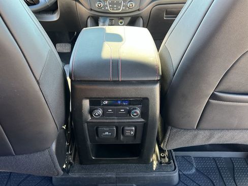 Used 2023 Chevrolet Traverse RS image 39