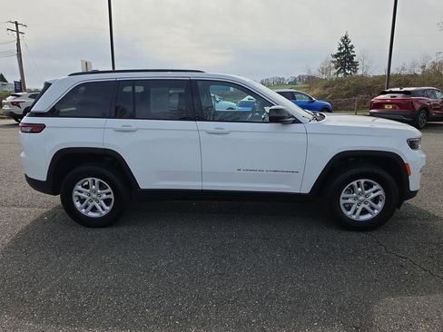 Used 2025 Jeep Grand Cherokee Laredo w/ Luxury Tech Group I AWD/4WD image 7