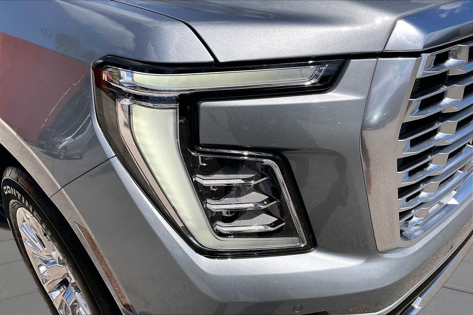 Used 2025 GMC Yukon Denali RWD image 27
