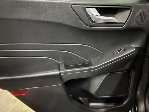 Used 2022 Ford Escape SEL w/ Technology Package FWD image 40