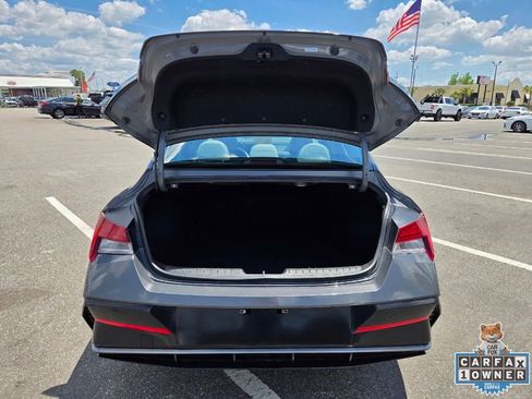 Used 2025 Hyundai Elantra Limited FWD image 19