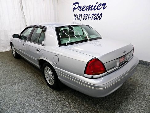 Used 2003 Ford Crown Victoria LX RWD image 4