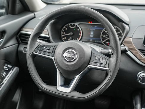 Used 2023 Nissan Altima 2.5 SV FWD image 15