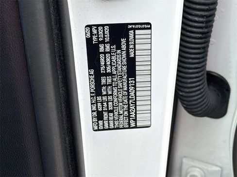 Used 2020 Porsche Cayenne w/ Premium Package image 35