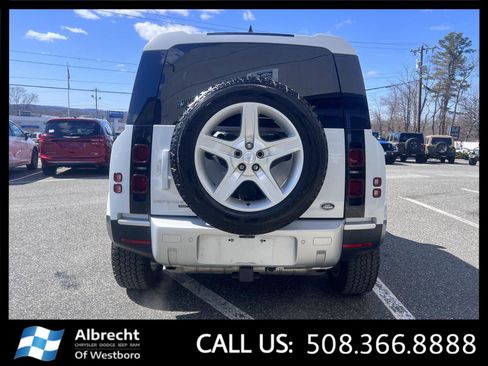 Used 2023 Land Rover Defender 90 SE image 4