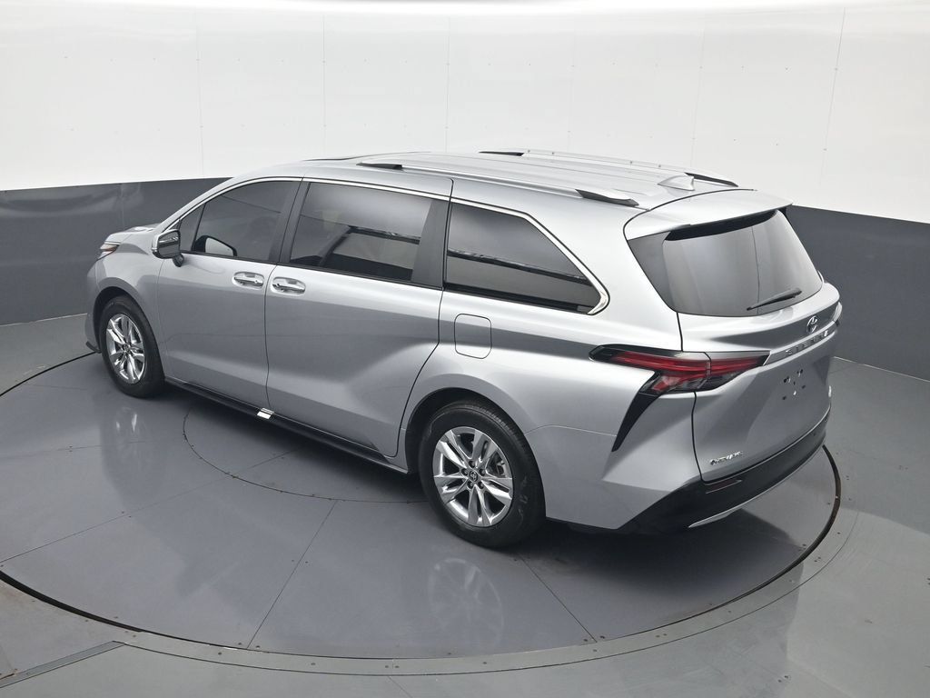 Used 2025 Toyota Sienna Limited AWD/4WD image 21