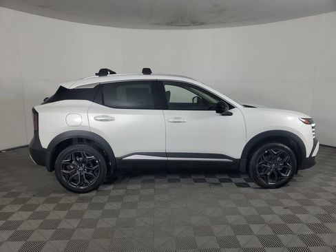 New 2026 Nissan Kicks SR image 3