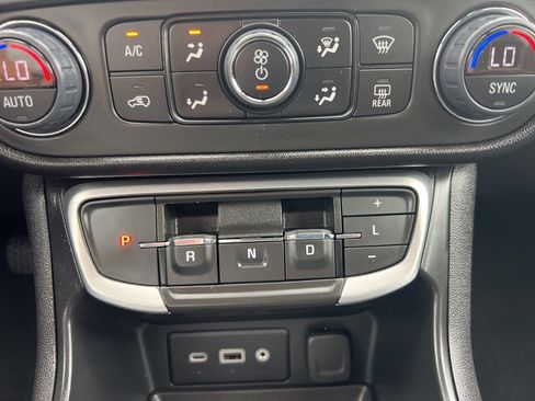 Used 2023 GMC Terrain SLE w/ Driver Convenience Package image 19