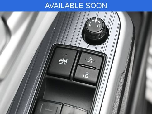 Used 2026 Toyota Sienna XLE FWD image 12