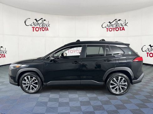 Used 2025 Toyota Corolla Cross XLE w/ Convenience Package FWD image 4
