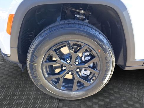 New 2025 Jeep Grand Cherokee L Altitude image 23