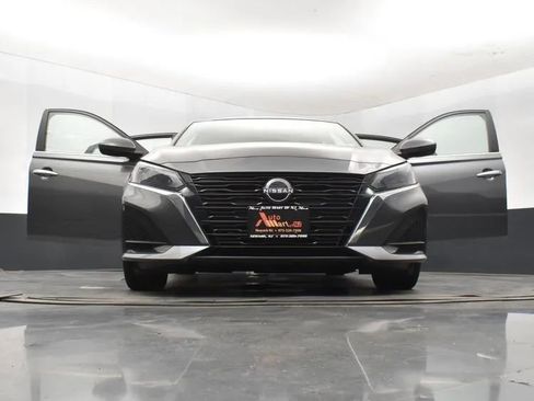 Used 2023 Nissan Altima 2.5 SV FWD image 11