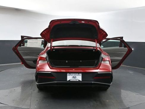 Used 2025 Hyundai Elantra SEL image 38