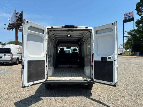 Used 2025 RAM ProMaster 2500 w/ Convenience Group FWD image 11