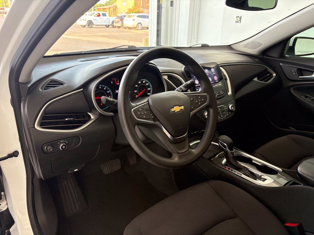 Certified 2024 Chevrolet Malibu LT FWD image 2