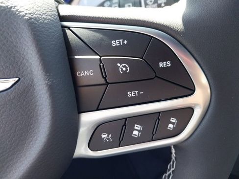 New 2026 Chrysler Pacifica Select image 13