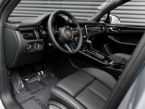 New 2026 Porsche Macan Turbo image 4