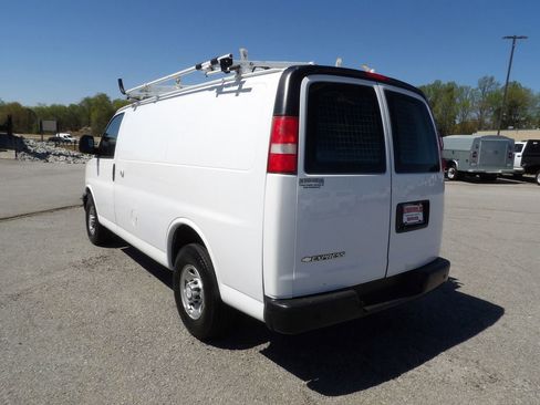 Used 2017 Chevrolet Express 2500 image 5