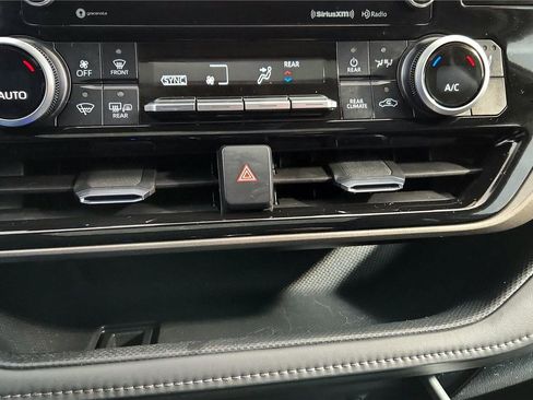 Certified 2021 Toyota Highlander XLE image 41