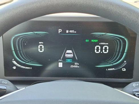 Used 2025 Kia Niro LX FWD image 16