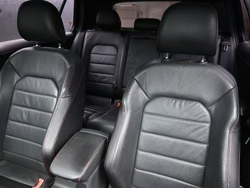 Used 2017 Volkswagen GTI SE image 15