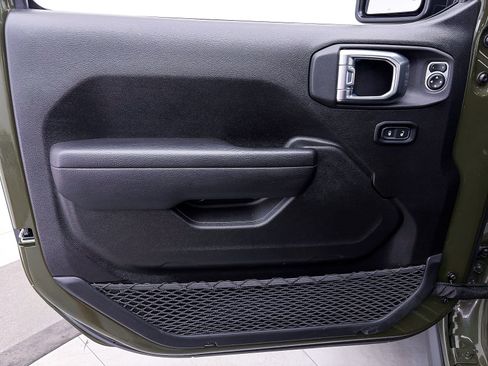 Used 2024 Jeep Gladiator Mojave AWD/4WD image 18