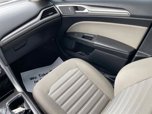 Used 2018 Ford Fusion S image 15