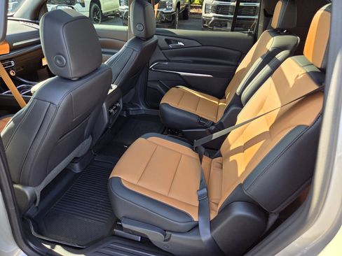 New 2027 Chevrolet Traverse Z71 w/ Driver Confidence Package AWD/4WD image 6