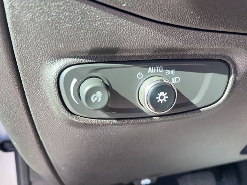 Used 2021 Chevrolet Equinox LT w/ LPO, Floor Liner Package image 9