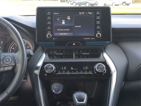 Certified 2022 Toyota Venza LE image 18