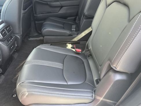 Used 2025 Honda Pilot Touring image 13