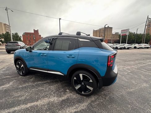 Certified 2025 Nissan Kicks SR w/ SR Premium Package AWD/4WD image 3