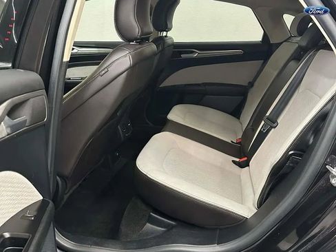 Used 2019 Ford Fusion SE w/ Equipment Group 151A image 17