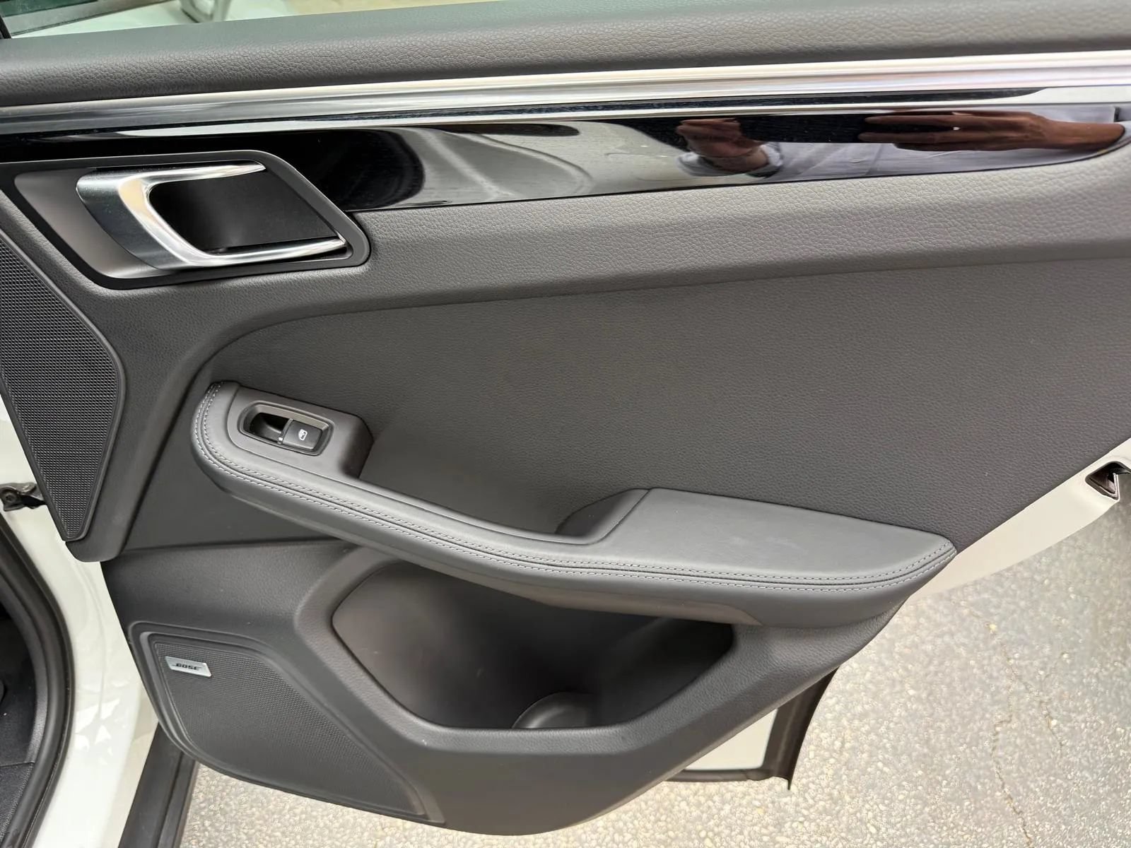 Used 2022 Porsche Macan w/ Premium Package Plus AWD/4WD image 17